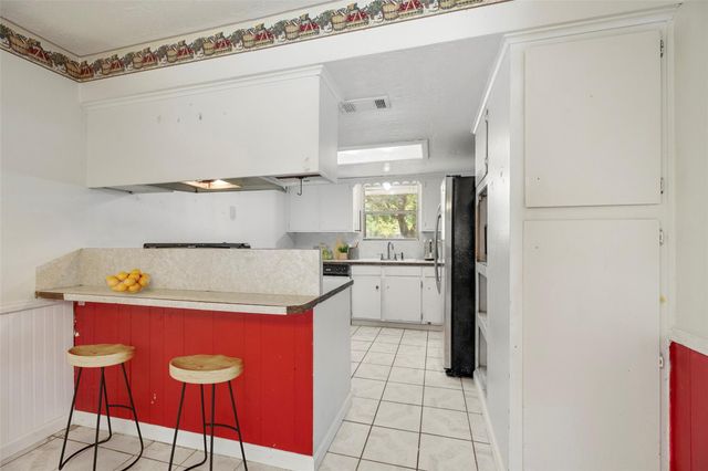 140 Friar Tuck Road, Shepherd, TX 77371