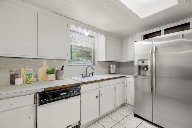 140 Friar Tuck Road, Shepherd, TX 77371