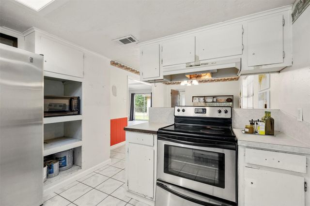 140 Friar Tuck Road, Shepherd, TX 77371