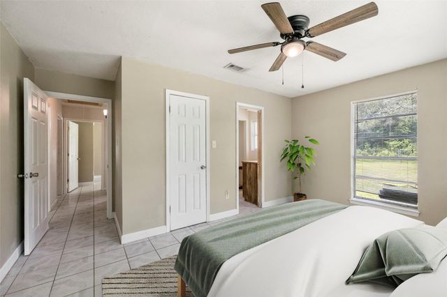 140 Friar Tuck Road, Shepherd, TX 77371