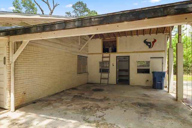 140 Friar Tuck Road, Shepherd, TX 77371