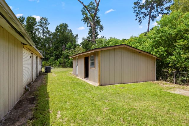 140 Friar Tuck Road, Shepherd, TX 77371