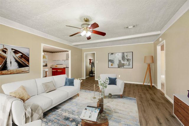 140 Friar Tuck Road, Shepherd, TX 77371