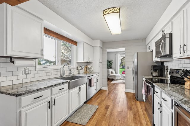 1212 64th Street, West Des Moines, IA 50266