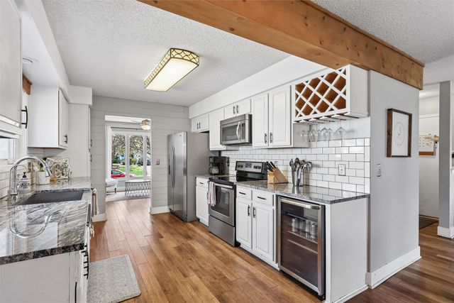 1212 64th Street, West Des Moines, IA 50266