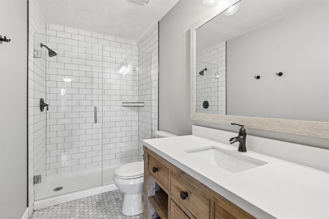 1212 64th Street, West Des Moines, IA 50266