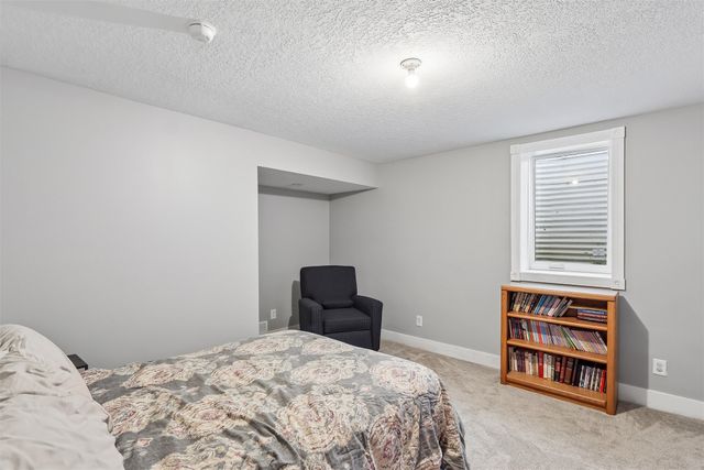 1212 64th Street, West Des Moines, IA 50266