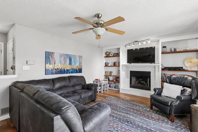 1212 64th Street, West Des Moines, IA 50266