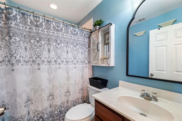 833 Thousand Oaks TRL, Liberty Hill, TX 78642