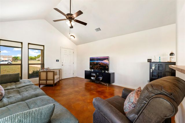 833 Thousand Oaks TRL, Liberty Hill, TX 78642