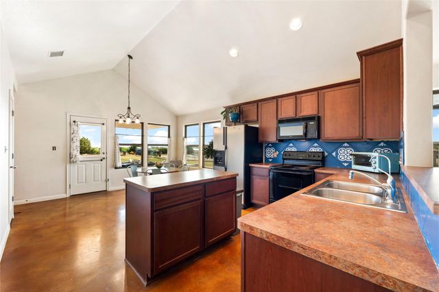 833 Thousand Oaks TRL, Liberty Hill, TX 78642