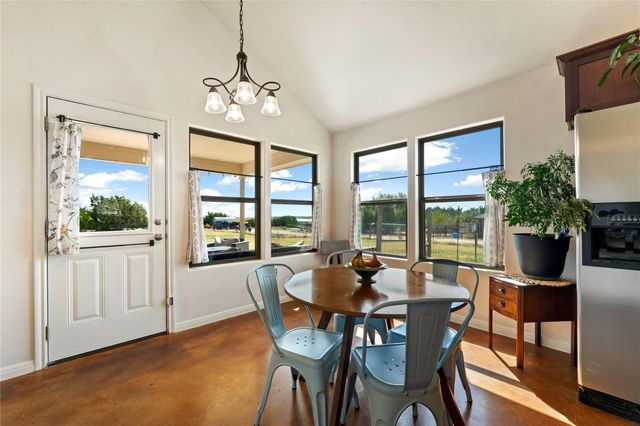 833 Thousand Oaks TRL, Liberty Hill, TX 78642