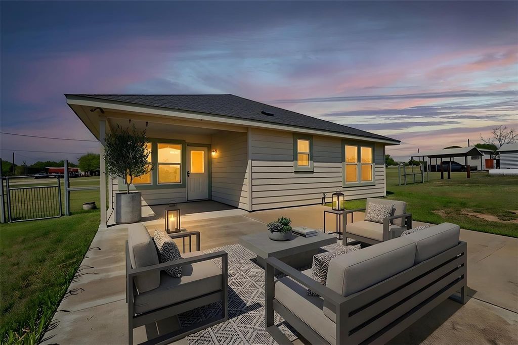 833 Thousand Oaks TRL, Liberty Hill, TX 78642