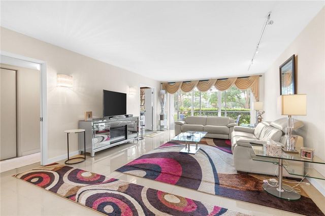 3800 Oaks Clubhouse Drive 110, Pompano Beach, FL 33069