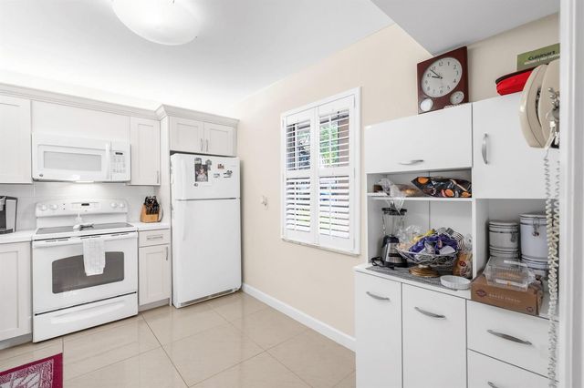 3800 Oaks Clubhouse Drive 110, Pompano Beach, FL 33069