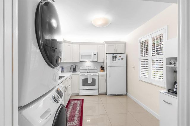 3800 Oaks Clubhouse Drive 110, Pompano Beach, FL 33069