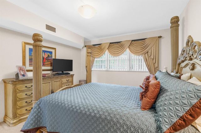 3800 Oaks Clubhouse Drive 110, Pompano Beach, FL 33069