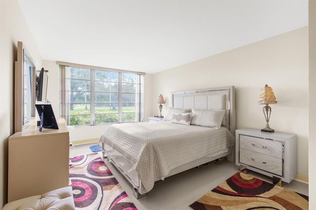 3800 Oaks Clubhouse Drive 110, Pompano Beach, FL 33069
