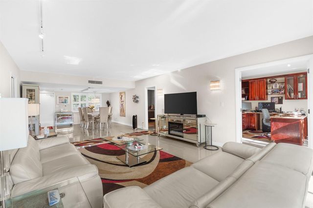 3800 Oaks Clubhouse Drive 110, Pompano Beach, FL 33069