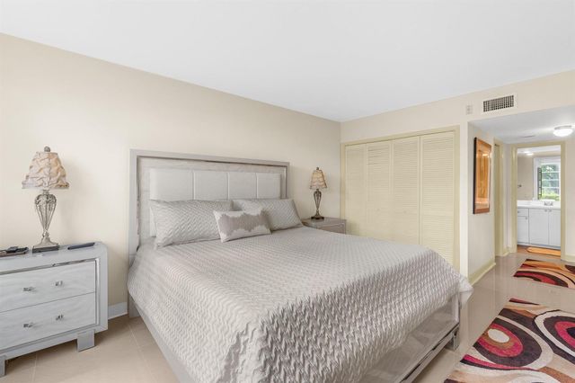 3800 Oaks Clubhouse Drive 110, Pompano Beach, FL 33069