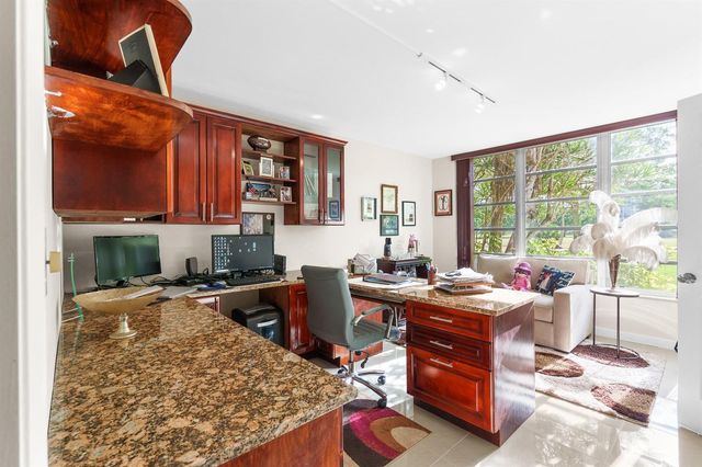 3800 Oaks Clubhouse Drive 110, Pompano Beach, FL 33069