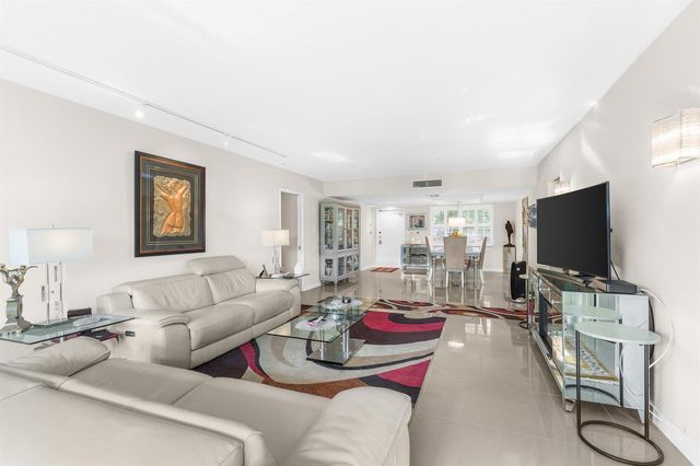 3800 Oaks Clubhouse Drive 110, Pompano Beach, FL 33069