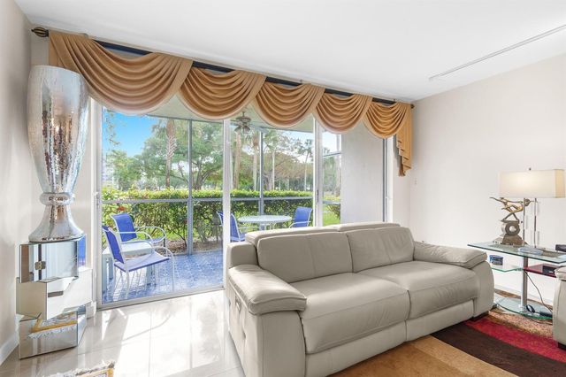 3800 Oaks Clubhouse Drive 110, Pompano Beach, FL 33069