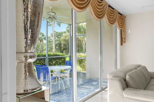 3800 Oaks Clubhouse Drive 110, Pompano Beach, FL 33069