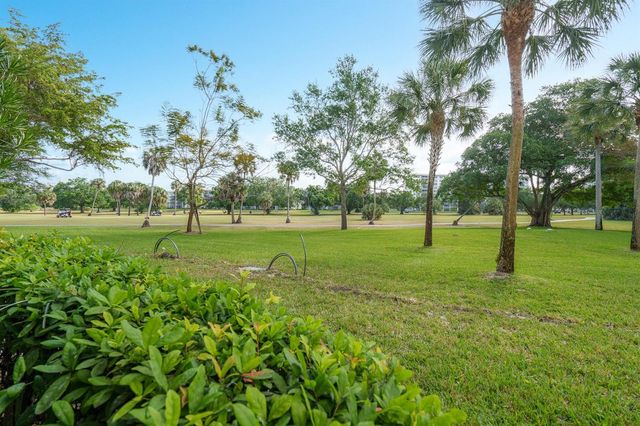 3800 Oaks Clubhouse Drive 110, Pompano Beach, FL 33069