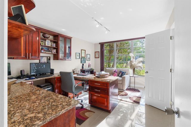 3800 Oaks Clubhouse Drive 110, Pompano Beach, FL 33069