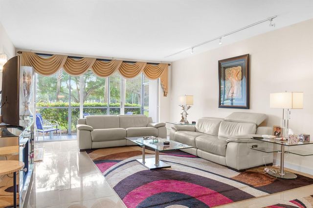 3800 Oaks Clubhouse Drive 110, Pompano Beach, FL 33069