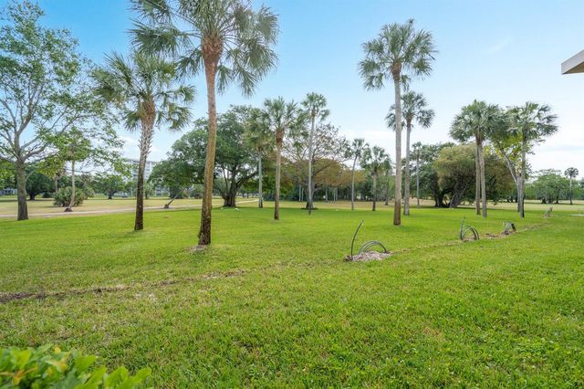 3800 Oaks Clubhouse Drive 110, Pompano Beach, FL 33069
