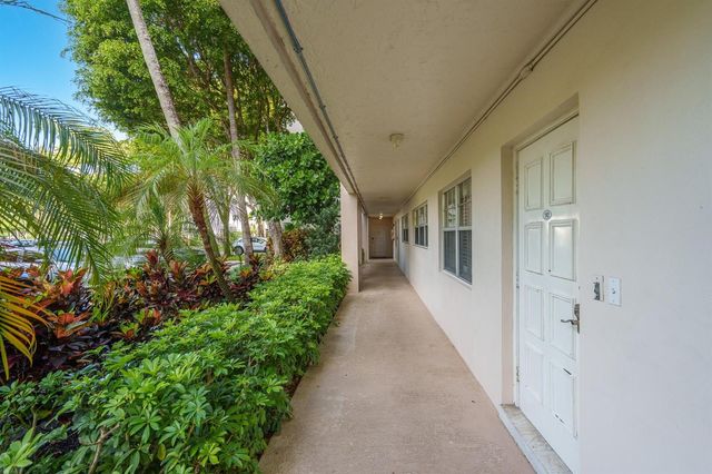 3800 Oaks Clubhouse Drive 110, Pompano Beach, FL 33069