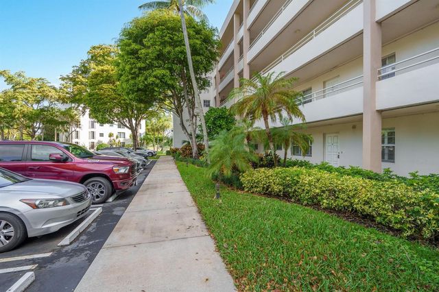 3800 Oaks Clubhouse Drive 110, Pompano Beach, FL 33069