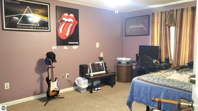 2704 W Deerfield Road, Mt Pleasant, MI 48858
