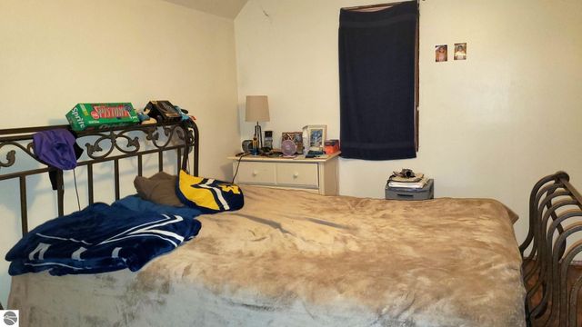 2704 W Deerfield Road, Mt Pleasant, MI 48858