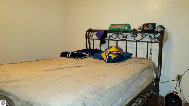 2704 W Deerfield Road, Mt Pleasant, MI 48858