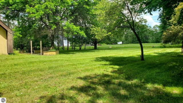 2704 W Deerfield Road, Mt Pleasant, MI 48858