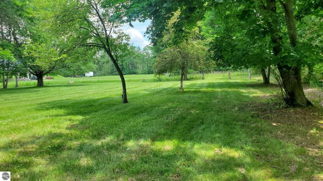 2704 W Deerfield Road, Mt Pleasant, MI 48858