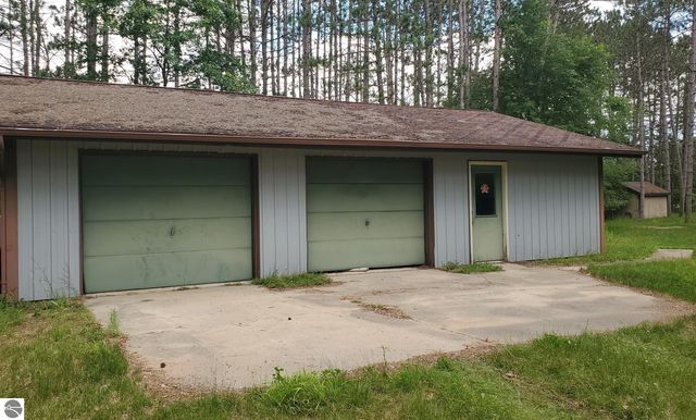 2704 W Deerfield Road, Mt Pleasant, MI 48858