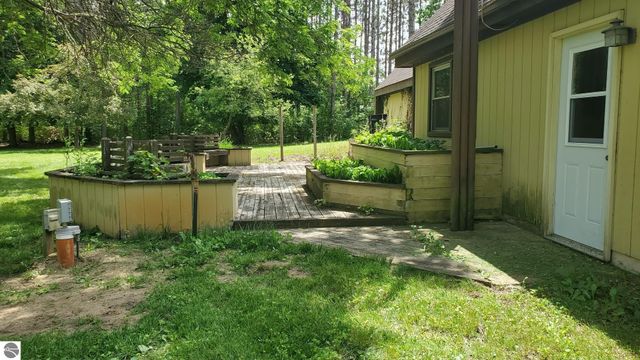 2704 W Deerfield Road, Mt Pleasant, MI 48858