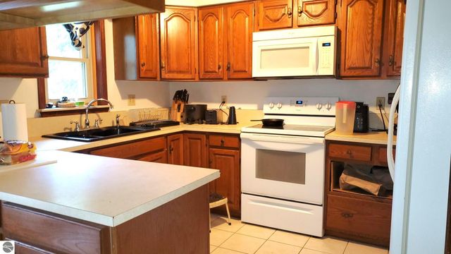 2704 W Deerfield Road, Mt Pleasant, MI 48858