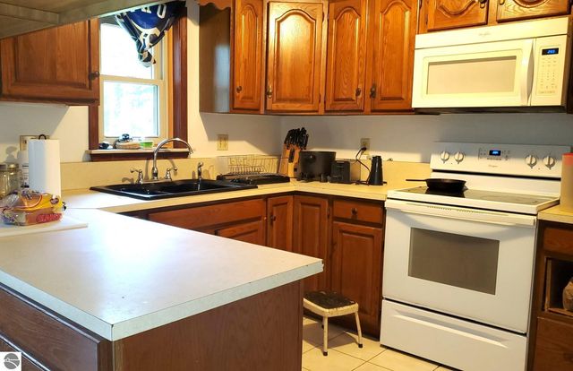 2704 W Deerfield Road, Mt Pleasant, MI 48858