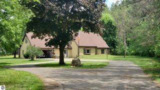 2704 W Deerfield Road, Mt Pleasant, MI 48858