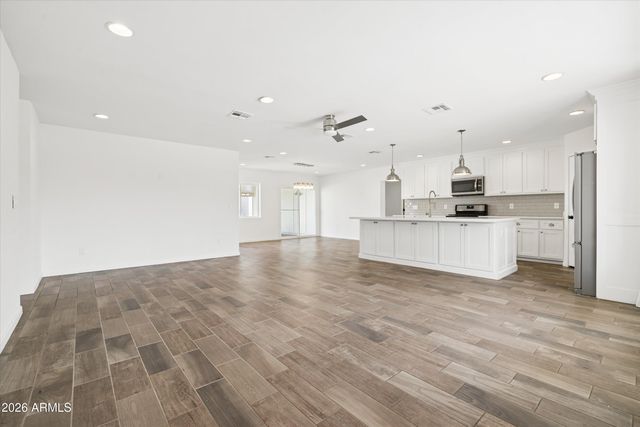 4622 E VIRGINIA Avenue, Phoenix, AZ 85008