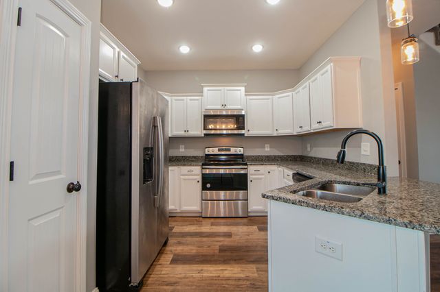 3300 Twelve Oaks Blvd, Clarksville, TN 37042