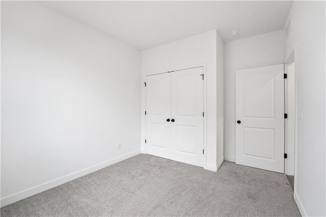 12405 S Acacia Drive, Lee's Summit, MO 64086