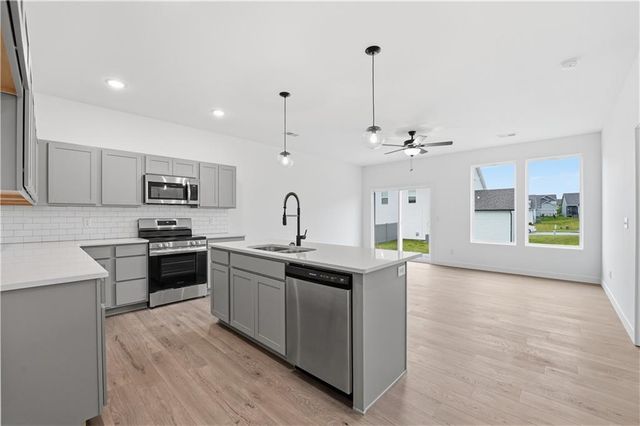12405 S Acacia Drive, Lee's Summit, MO 64086