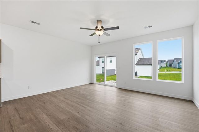 12405 S Acacia Drive, Lee's Summit, MO 64086