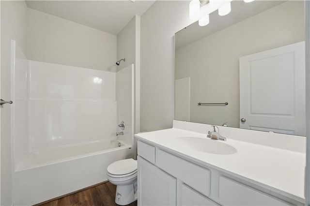 12405 S Acacia Drive, Lee's Summit, MO 64086